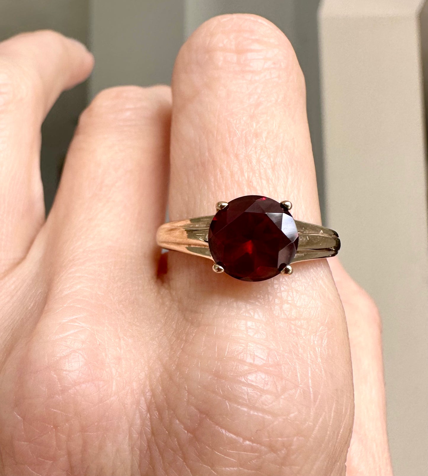 Antique 9ct Garnet Solitaire Ring