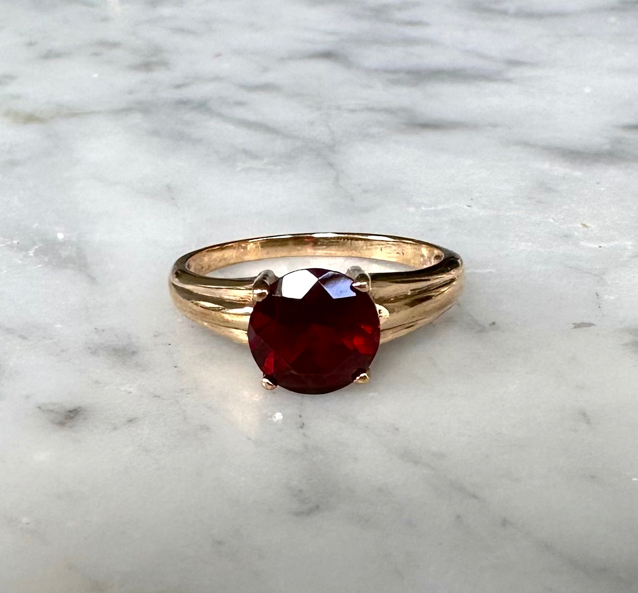 Antique 9ct Garnet Solitaire Ring