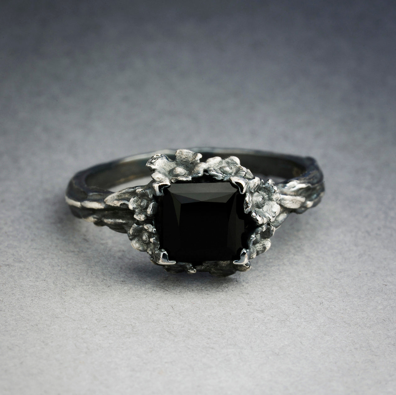 Mini Onyx Forget Me Not Ring